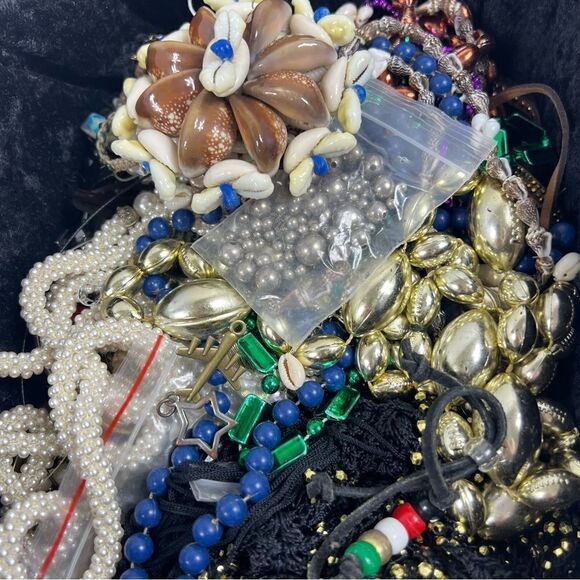 5 pounds of craft jewelry bundle vintage to current for repurpose - Picture 6 of 9